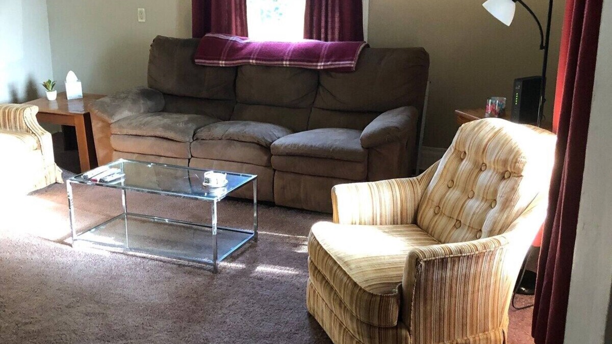 Oblong House | Efficient 2 Story House - 3bed 2bath