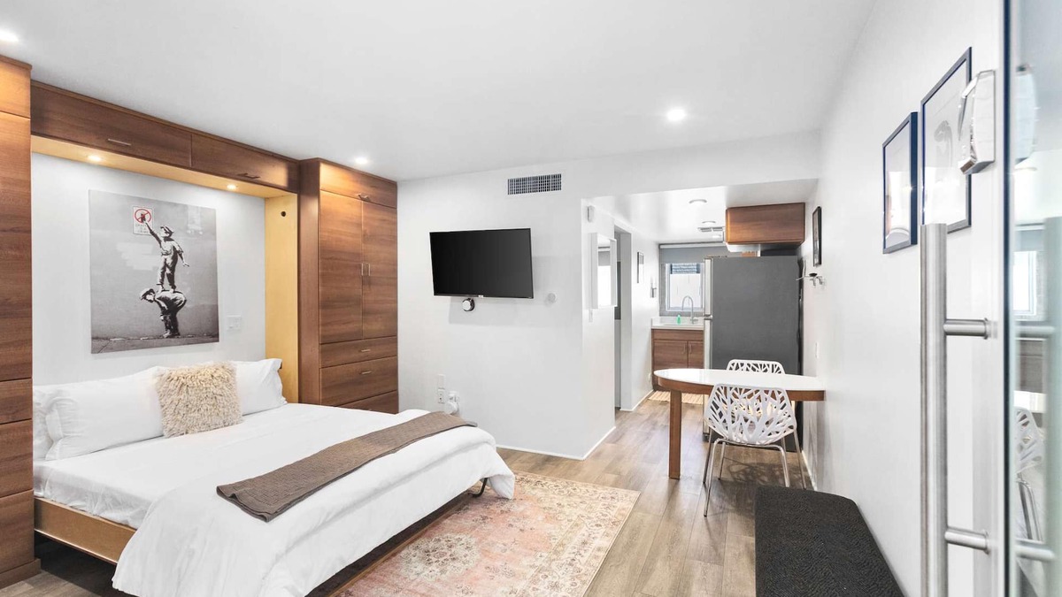 Roosevelt Condo | Efficient Living in DTPH - Poolside.
