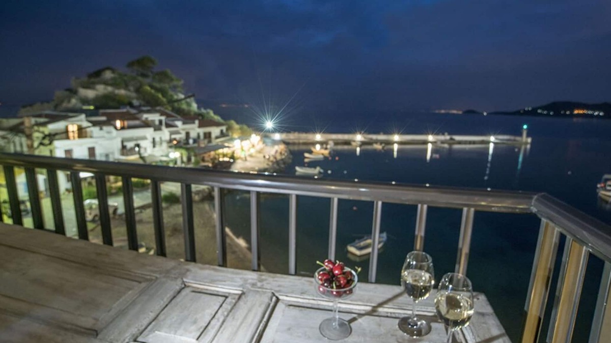 Kokkari Apartment | Eftopia Beachfront 2-bedrooms apartment