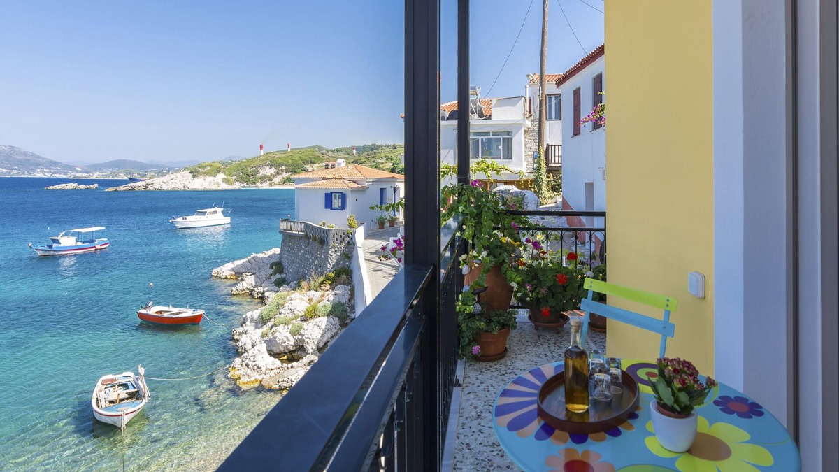 Kokkari Apartment | Eftopia Beachfront 3-bedrooms apartment