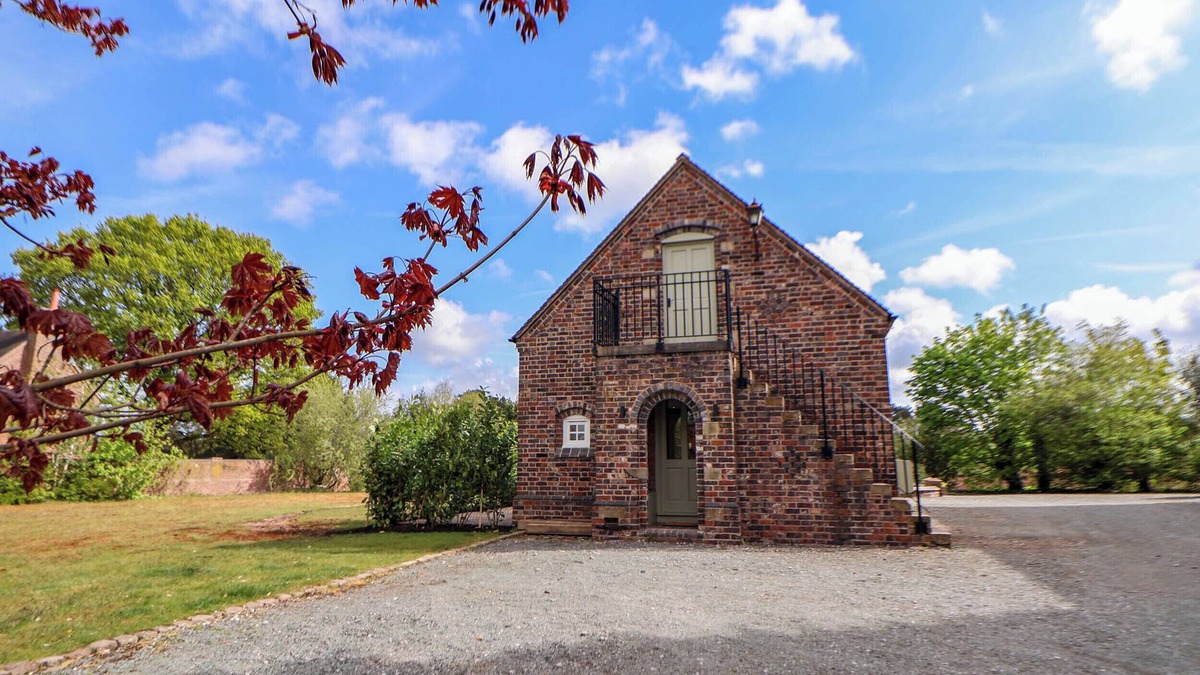 Wrinehill Cottage | EGERTON COTTAGE, pet friendly, character holiday cottage in Betley