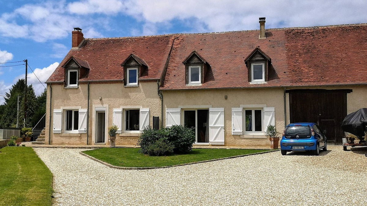 Saint-Plantaire Cottage | Éguzon beach and lake 500 m away! Classified* air-conditioned gîte - sleeps 10