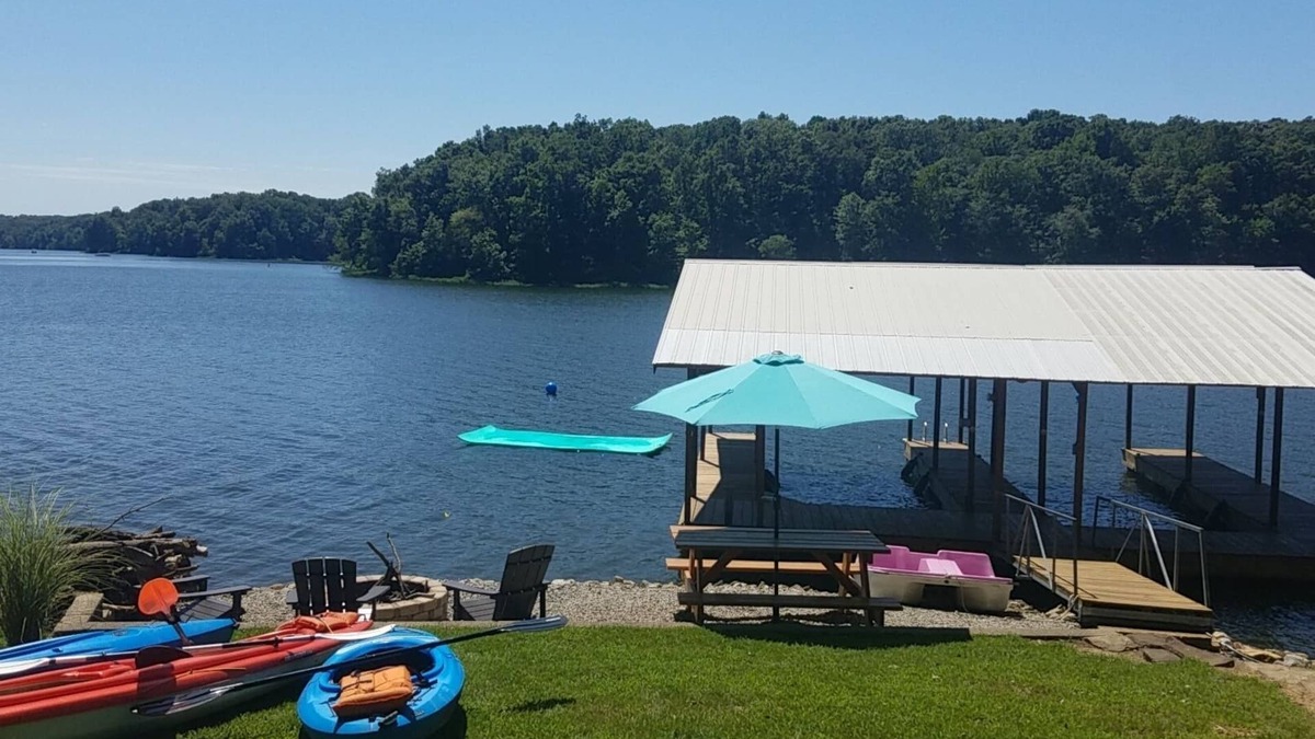 Ozark Cottage | Egypt Lake Escape is located near all the fun on beautiful Lake of Egypt