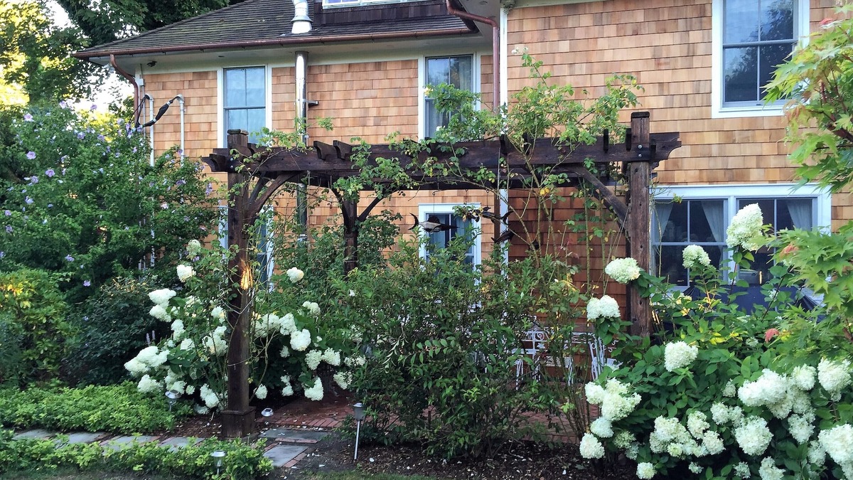 Village of East Hampton House | EH VILLAGE: WALK TO RESTAURANTS, BIKE TO BEACH!
