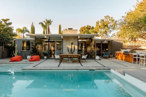 Thousand Oaks House | Eichler Mid Century Modern Designer Pool/Jacuzzi