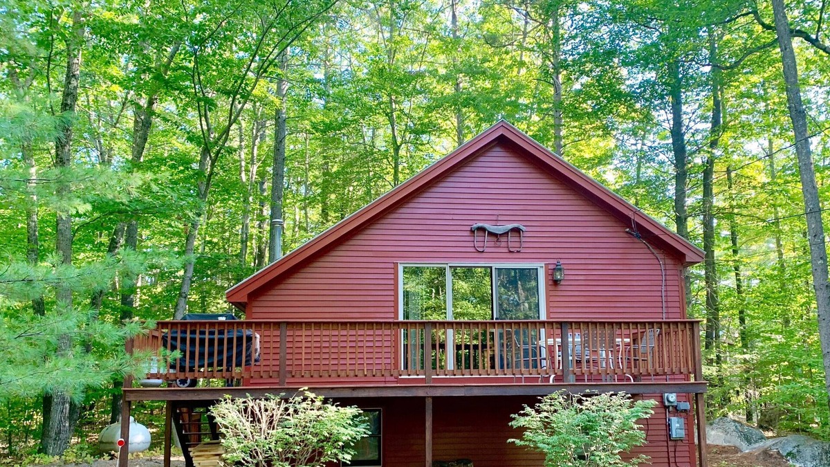 Eidelweiss Village Ski Chalet | Eidelweiss Chalet, 1/4 Mile from Middle Pea Pond LICENSE # 061885