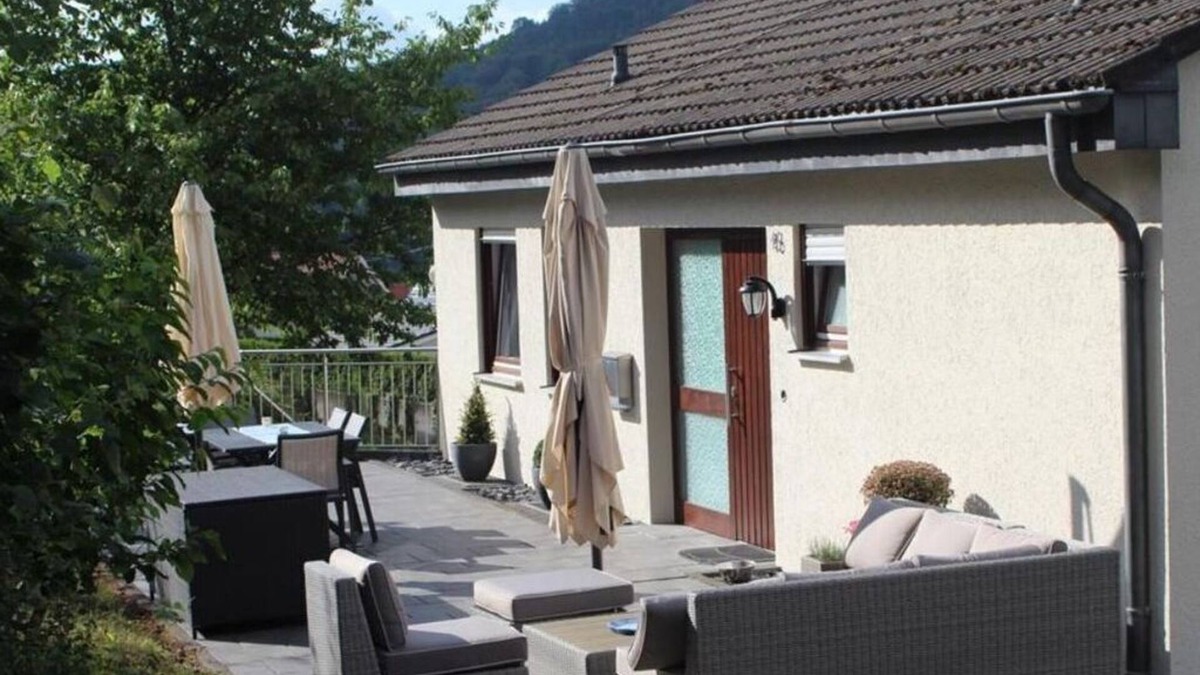 Holsthum Apartment | Eifel-Feriennest - 6-bed apartment shower/toilet, non-smoking