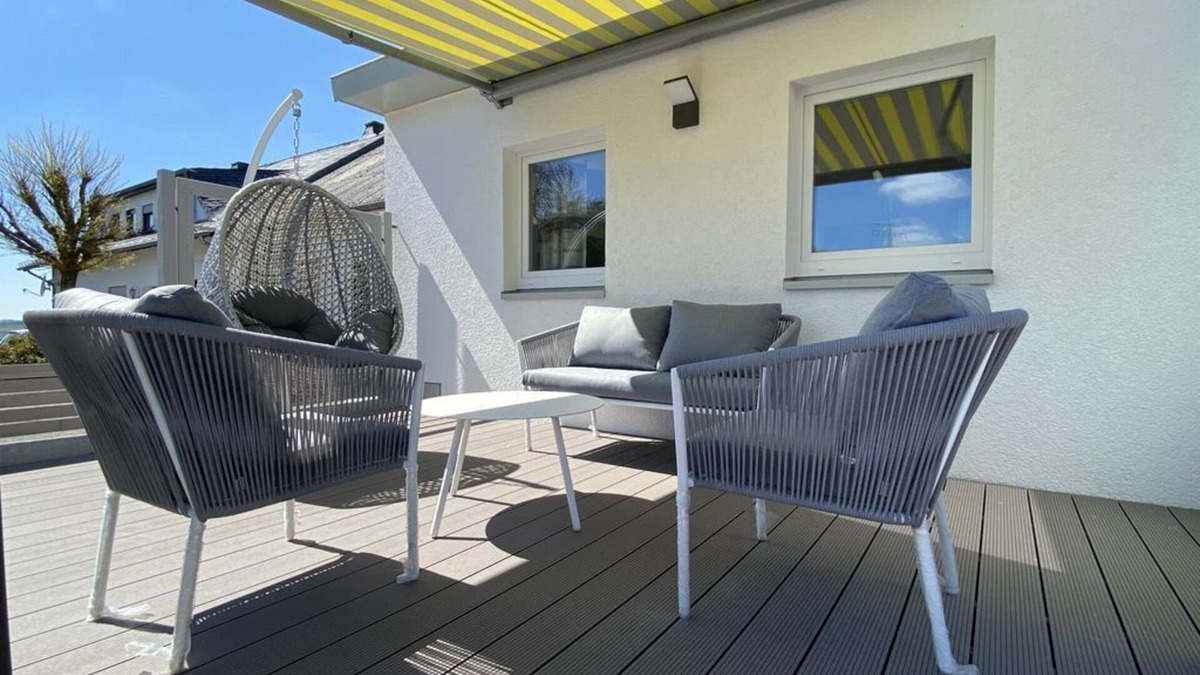Uttfeld Apartment | Eifel holidays starry sky - 6-bed apartment shower/toilet, sauna