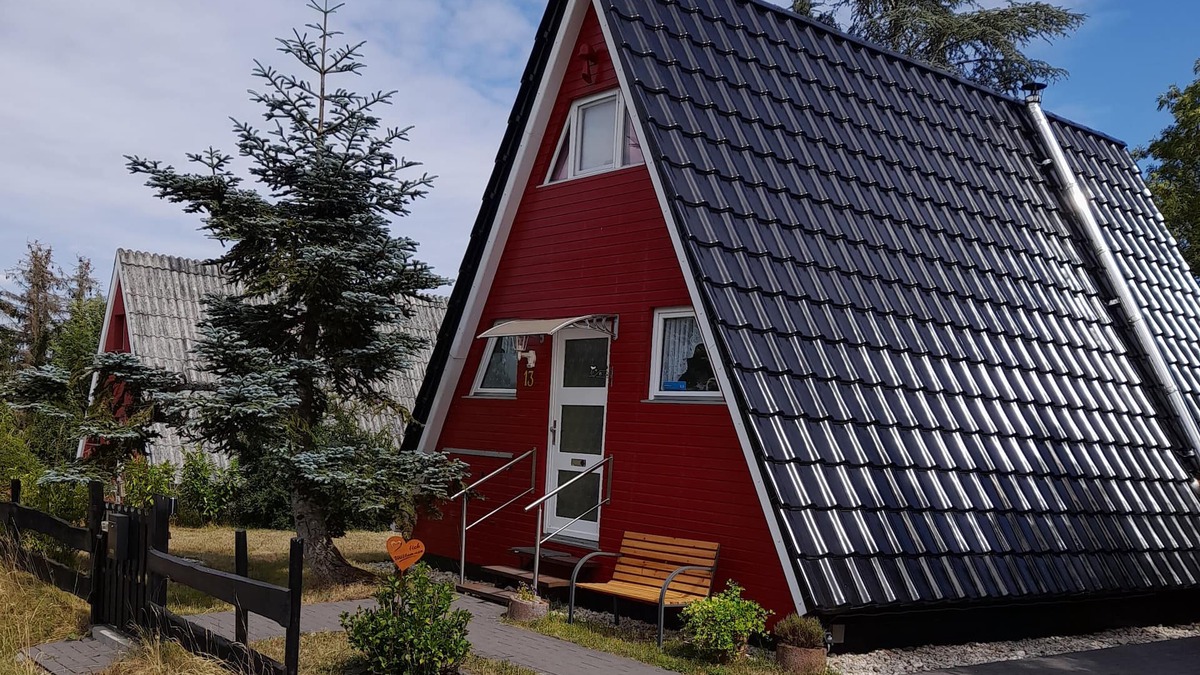 Dockweiler House | Eifeler Finnhaus, secluded location, on the edge of the forest, with fireplace and sauna house