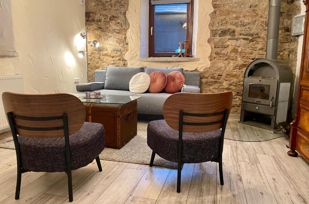 Schmidtheim Apartment | Eifelstein, Apartment mit Whirlpool und Ofen