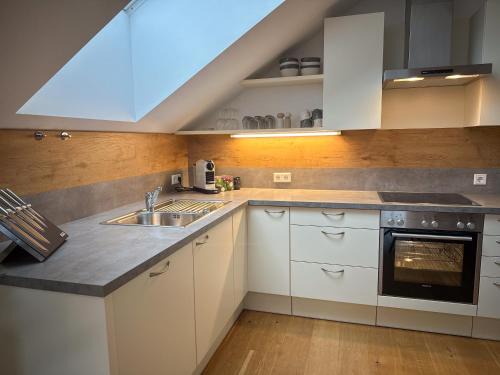 Seekirchen Markt Apartment | "EIGHT" Premium Apartments Seekirchen, charmante 3-Zi-Dachgeschoss-Wohnung mit Balkon