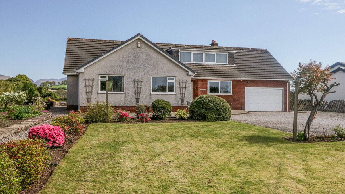 Gosforth Cottage | EILDON LODGE, pet friendly, with a garden in Gosforth