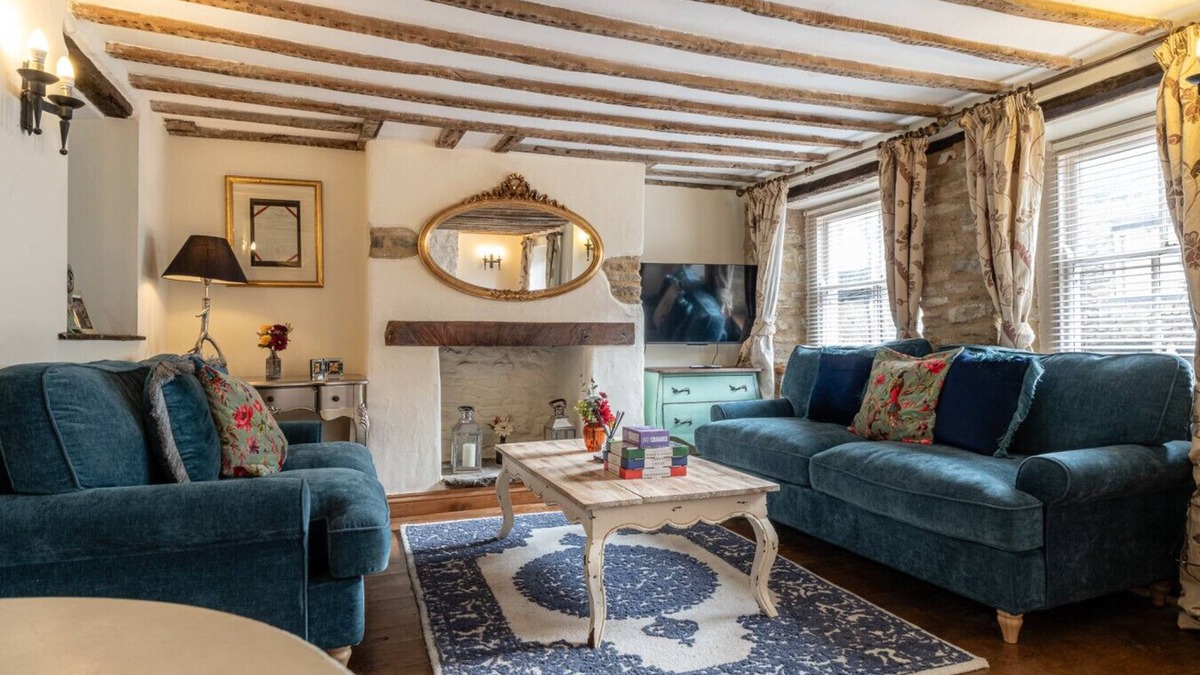 Malmesbury Cottage | Eilmers Cottage - Beautiful 4BD in Malmesbury