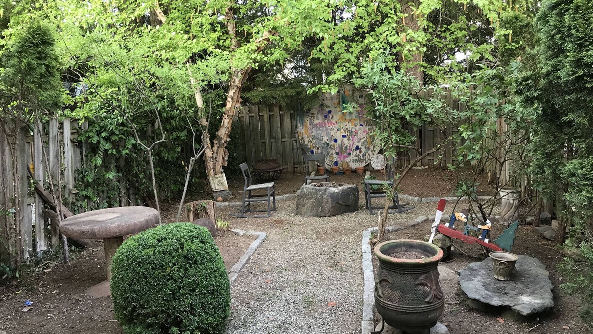 Princeton House | Einstein Lounge in Downtown - 2 BR w Loft and Fenced Yard