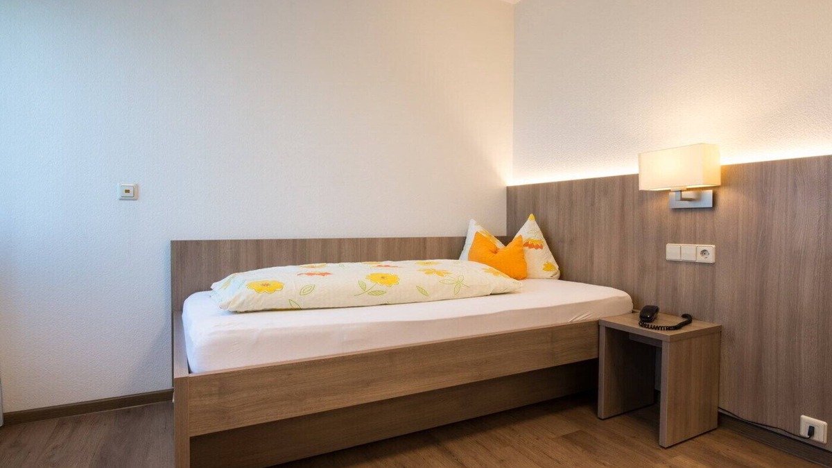 Opfingen Apartment | Einzelzimmer mit Dusche/WC und Terrasse