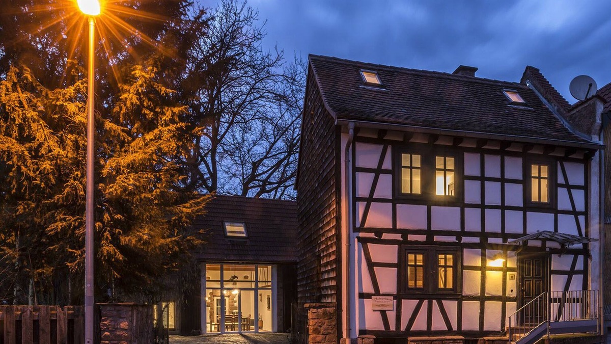 Breuberg House | Einzigartiges Ferienhaus im Besonderem Flair, Kachelofen und Großem Garten