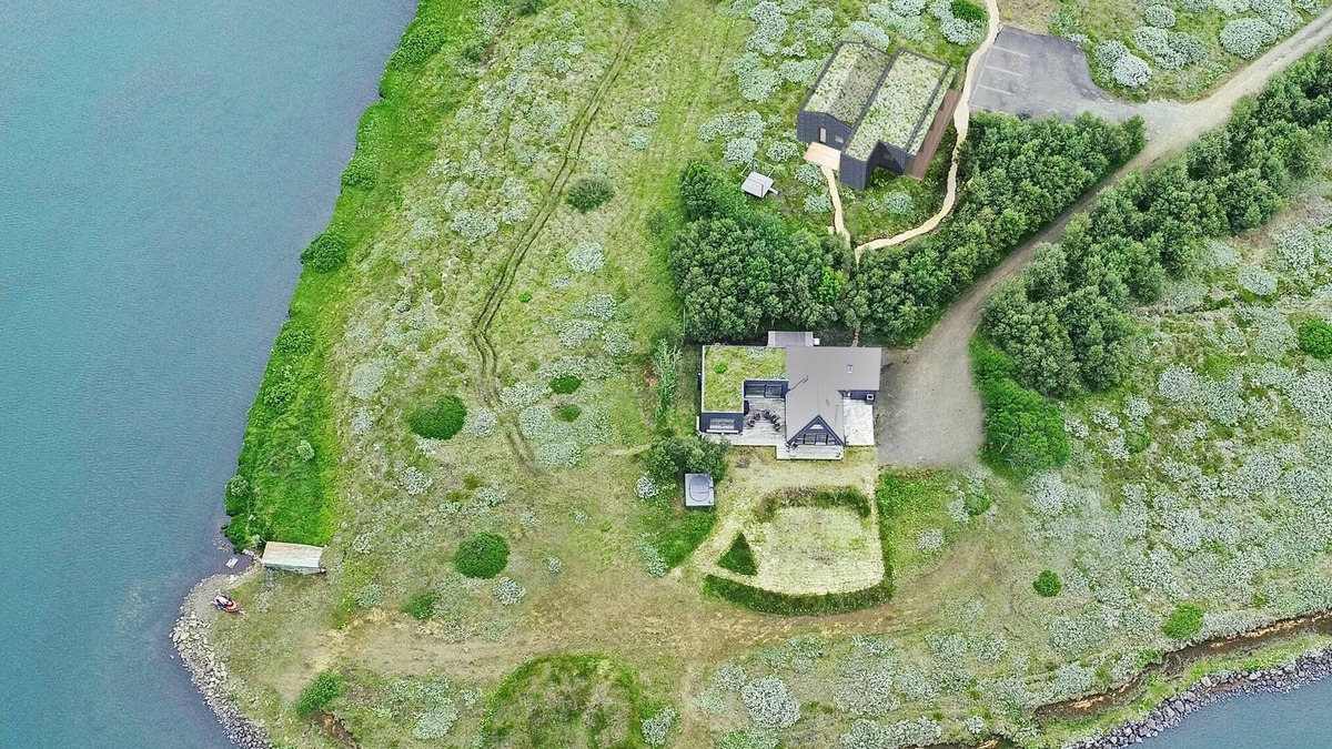 Rangarþing ytra Villa | Eirð - A unique lakefront retreat