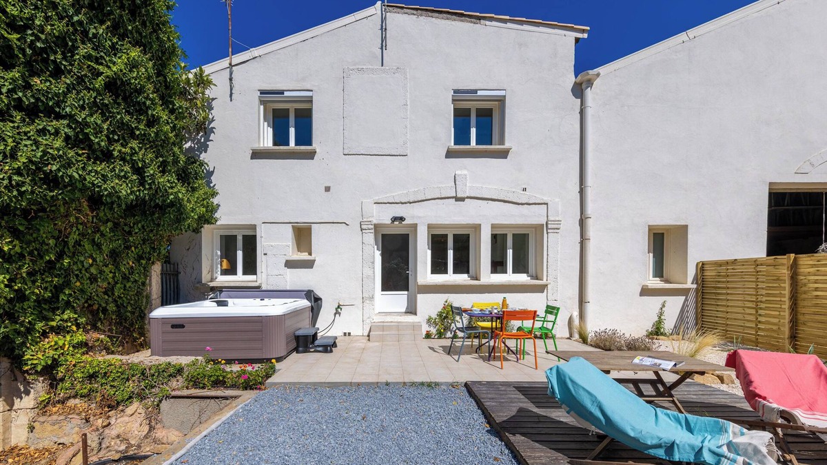 Vendres Villa | Elégante Demeure au Milieu du Domaine de La Yole, Chez Elo