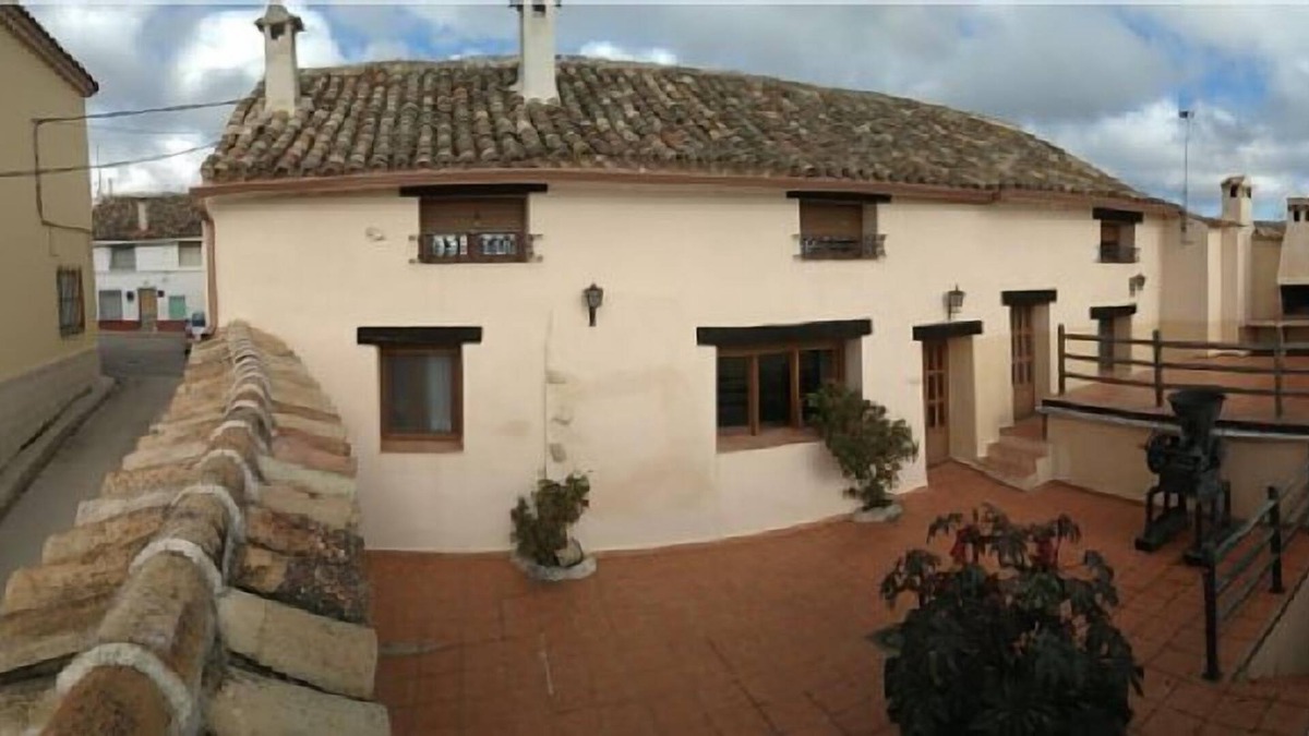 Almodovar del Pinar Cottage | El Acebo Rural Cottage for 8 people