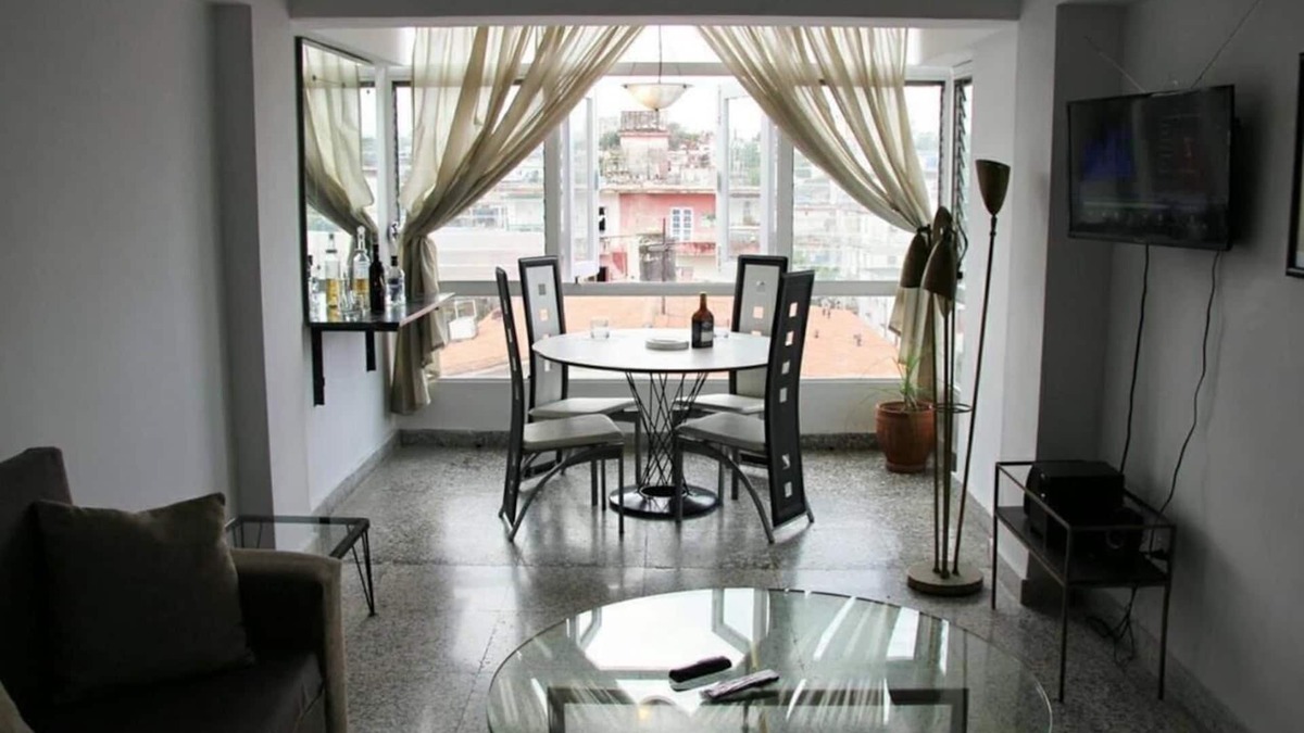 Plaza de la Revolucion Hotel | El Depa de Jose