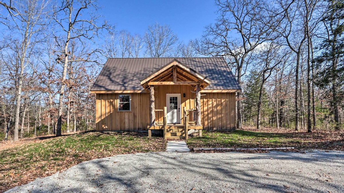 El Dorado Springs Cabin | El Dorado Springs Cabin: Near Trails & Parks!