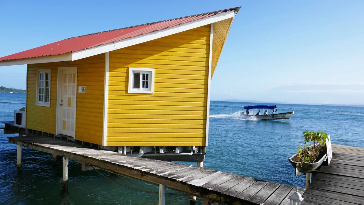 Carenero Island Cabin | El Faro del Colibri