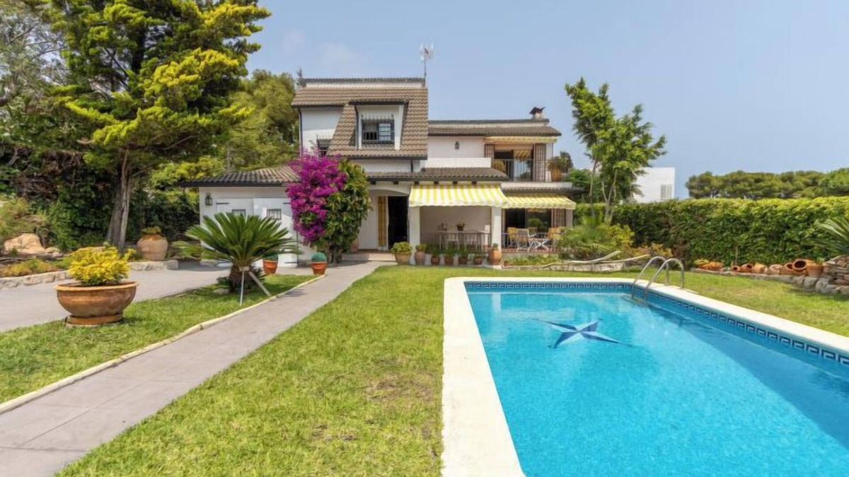 El Vendrell House | El Garrofer by Interhome