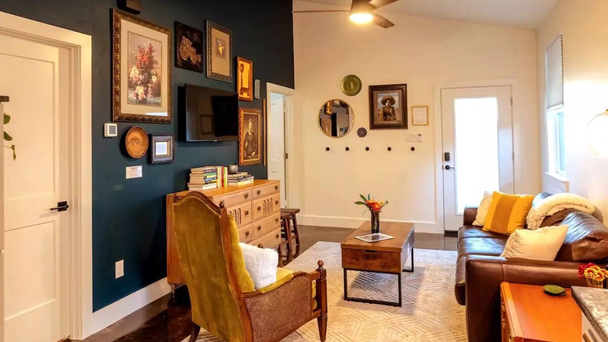 Denton House | El Gato Bandito