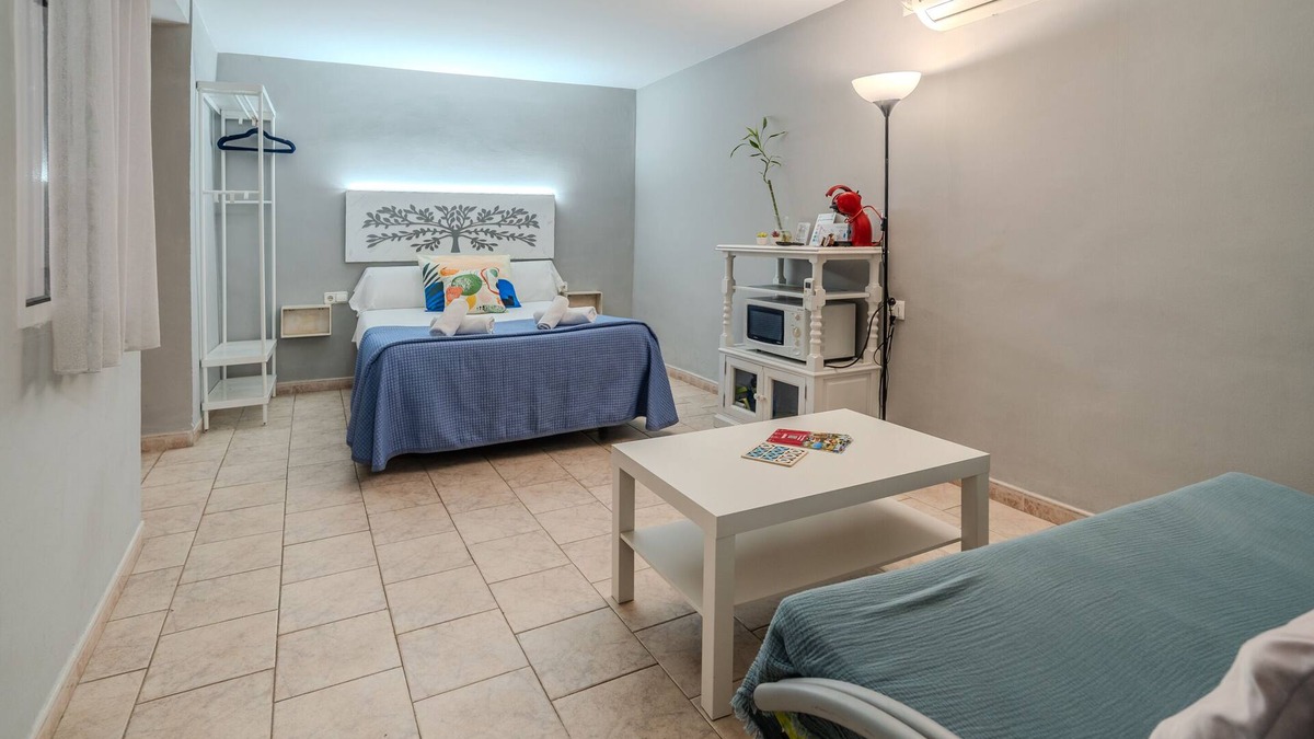 La Catedral Bed & Breakfast | el jardin room la calleja