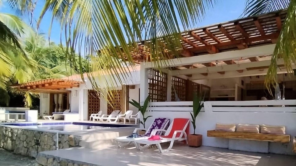 Monitos House | El Laguito Beach House, Pool and Beach Kiosk.