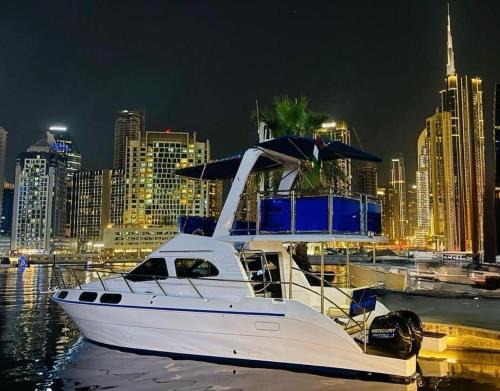Madinat Zayed Boat Rental | El Mundo Baby