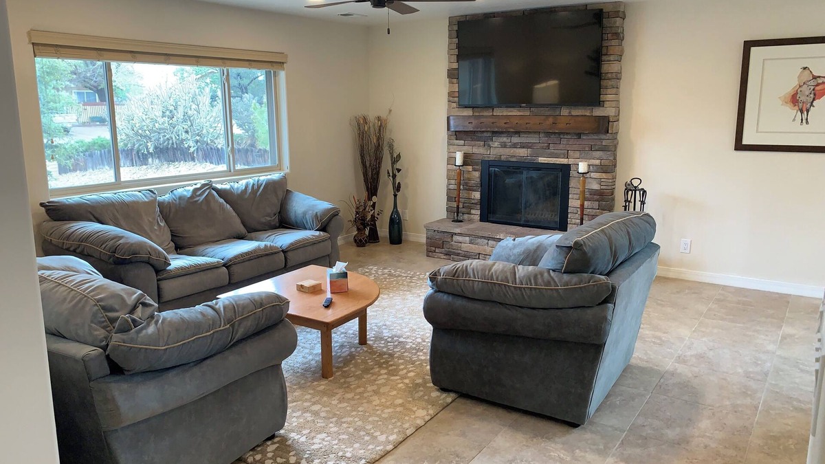Rio Rancho House | El Nido del Sol Great Location 4 bdrms close to Intel Rust Medical Balloon Park