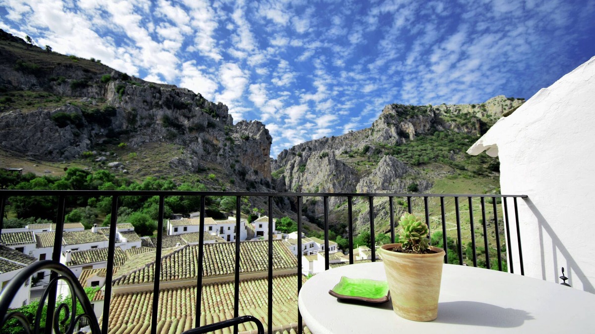 Zuheros Cottage | El Orgullo rural house, with terrace and impressive views of the Bailón Canyon.