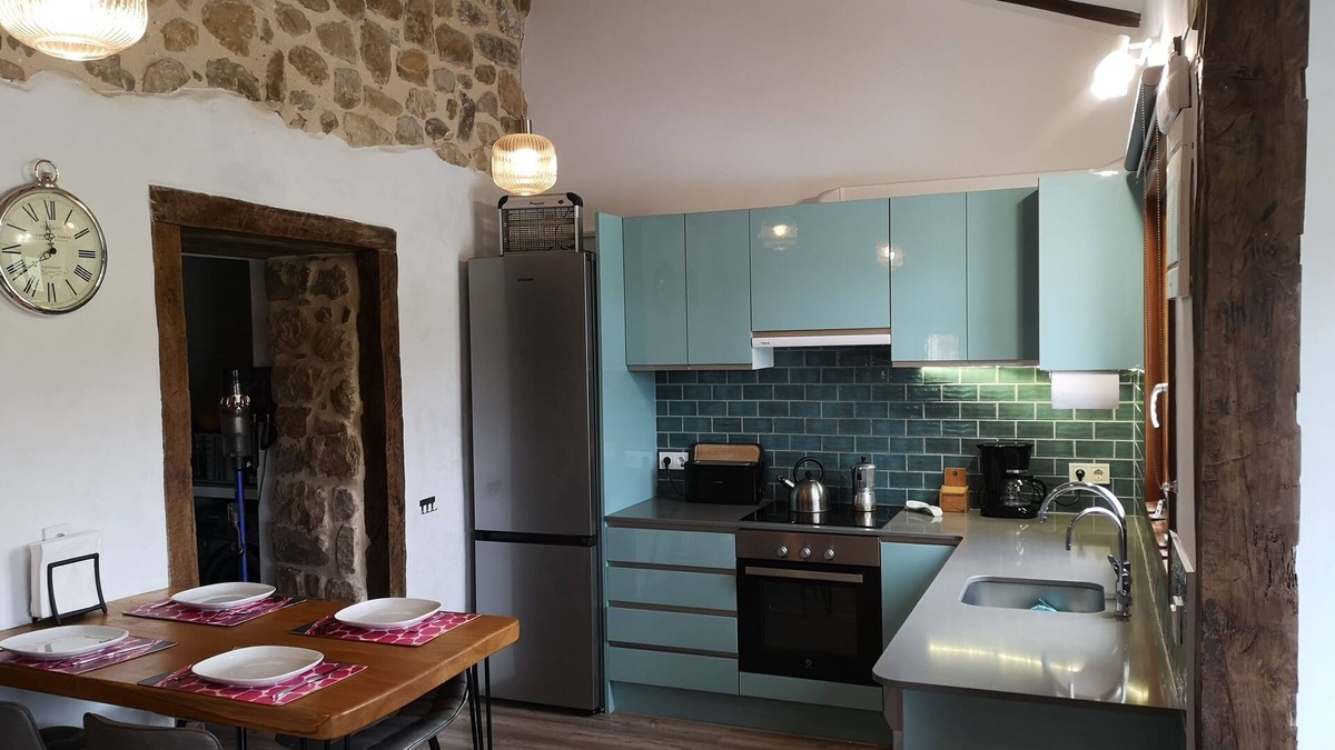 Santa Maria de Cayon Apartment | El Pajar, rustic apt. & gardens with sheep & hens