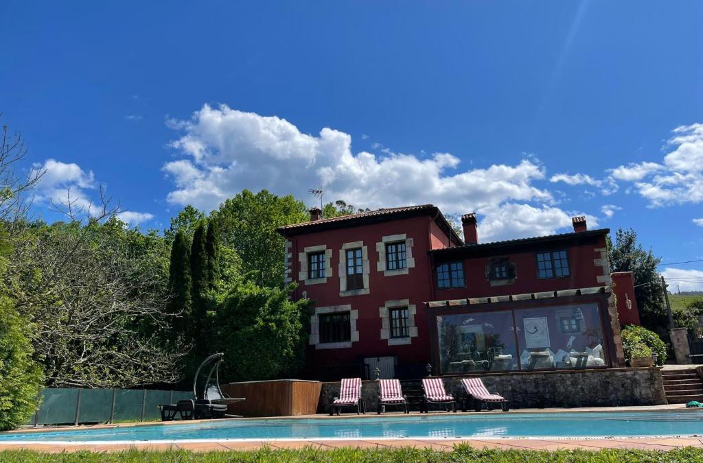 Liano Villa | El palacio de Liaño pool chillout bbq