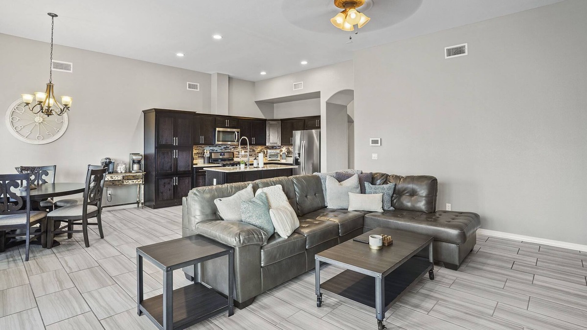 Chamberino House | El Paso House|SleepNumber&Tempurpedic Beds|85" TV
