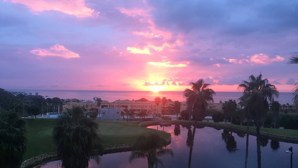 Casares Apartment | El Patio de Doña JulianStunning front line 18th hole & full Sea views