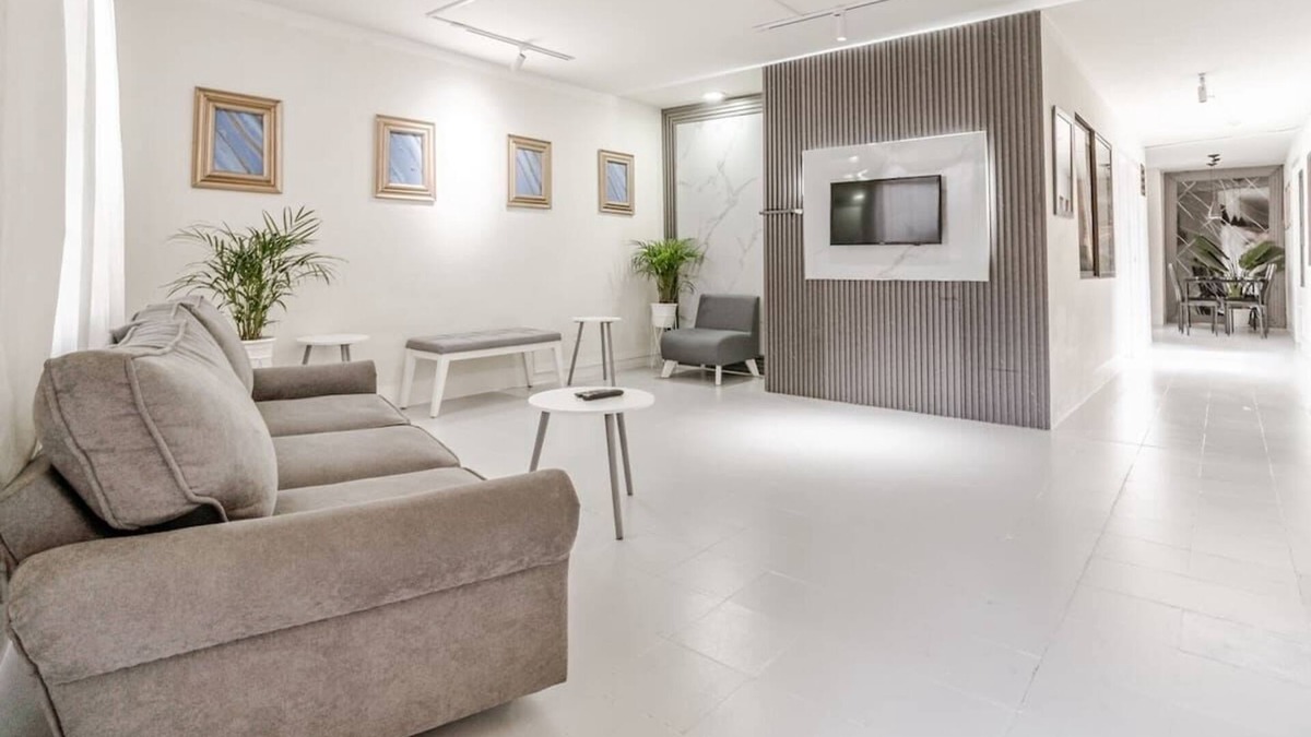 Patio Bonito Apartment | El Poblado 4 Bed 3 Bath with Terrace