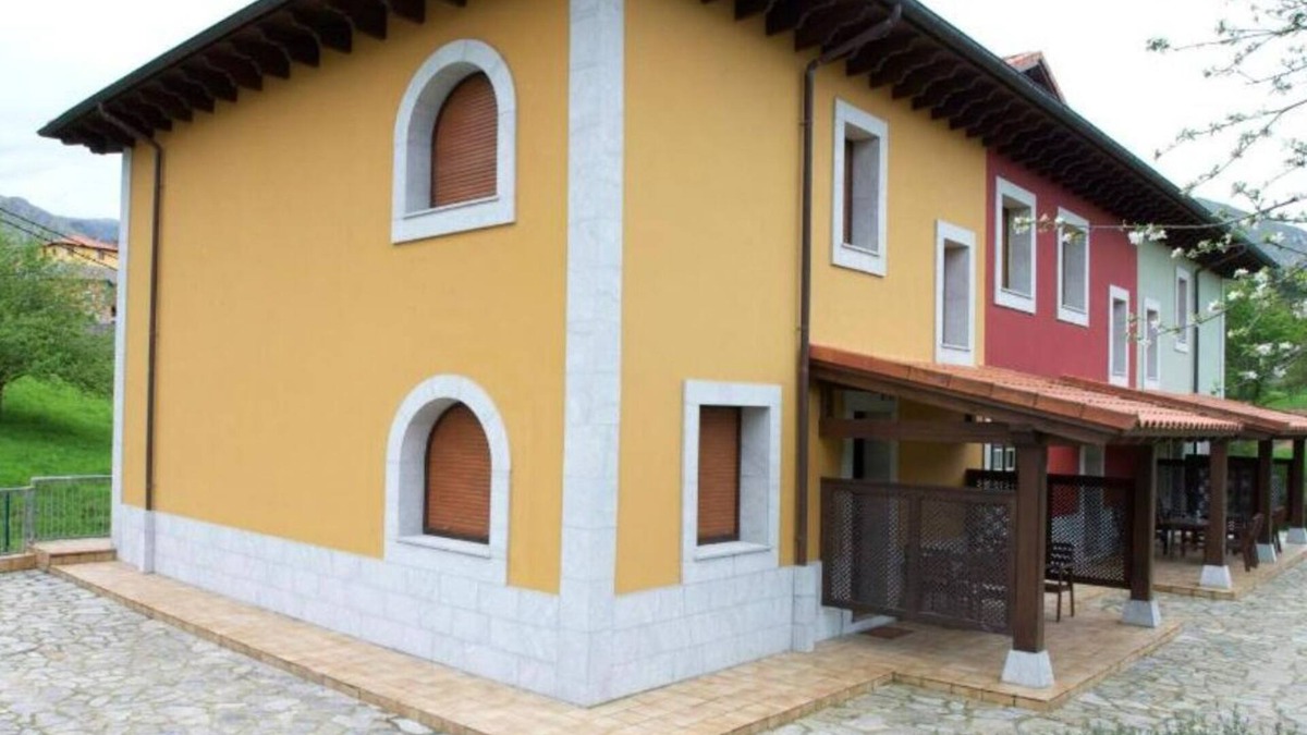 La Portilla House | El Prau the Church, RED HOUSE