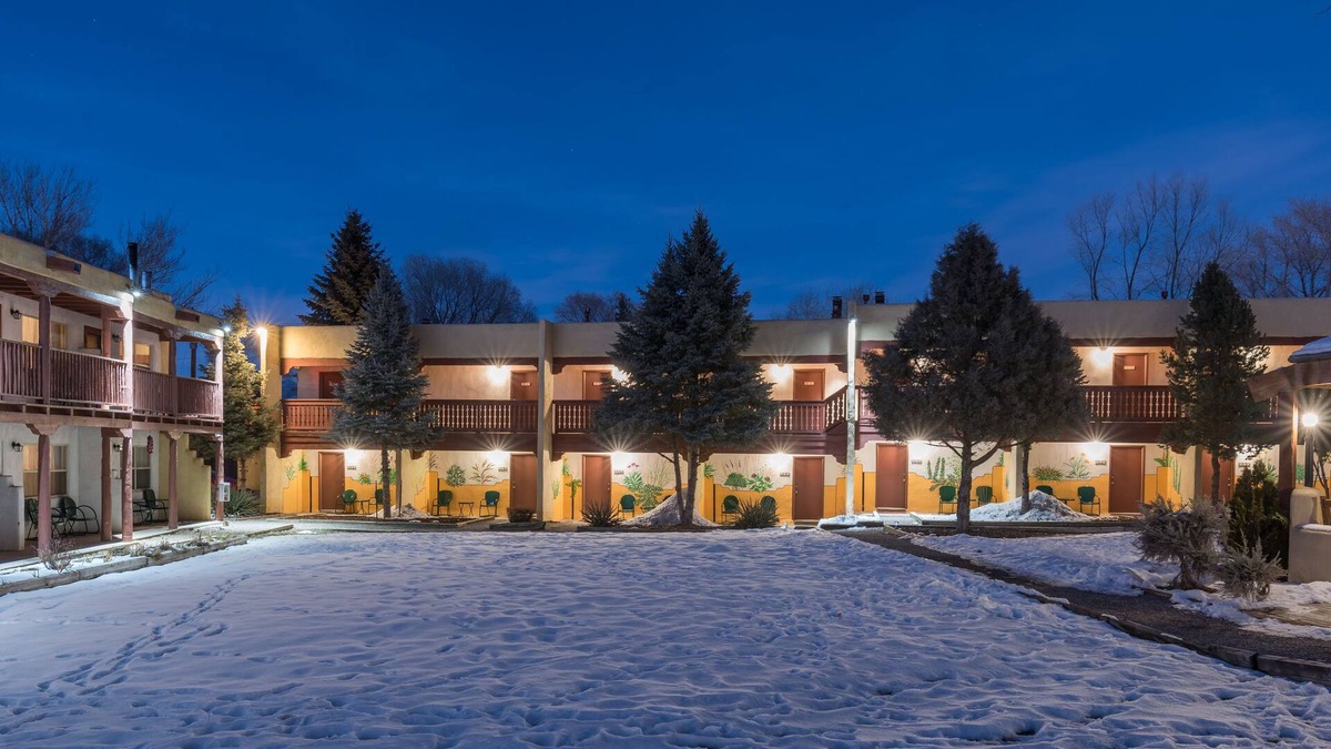 Taos Hotel | El Pueblo Lodge