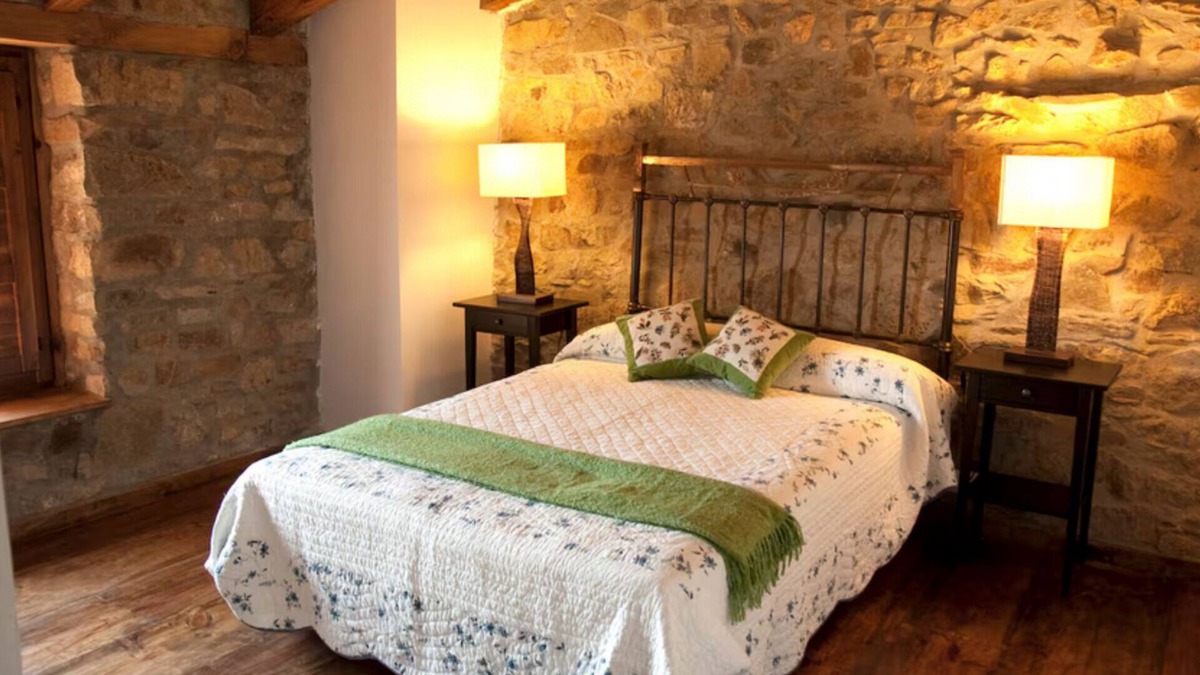 San Vitero Cottage | El Ramayal - Stone House with Covered Patio