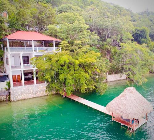 Jobompiche House | El Remate Panoramic View House 3 Levels Peten