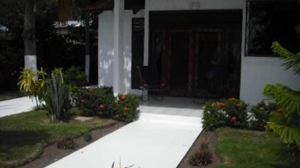 Barranca House | El Roble: villa directly on the beach.