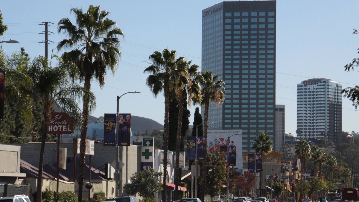 Studio City Hotel | El Royale Gardens Near Universal Studios