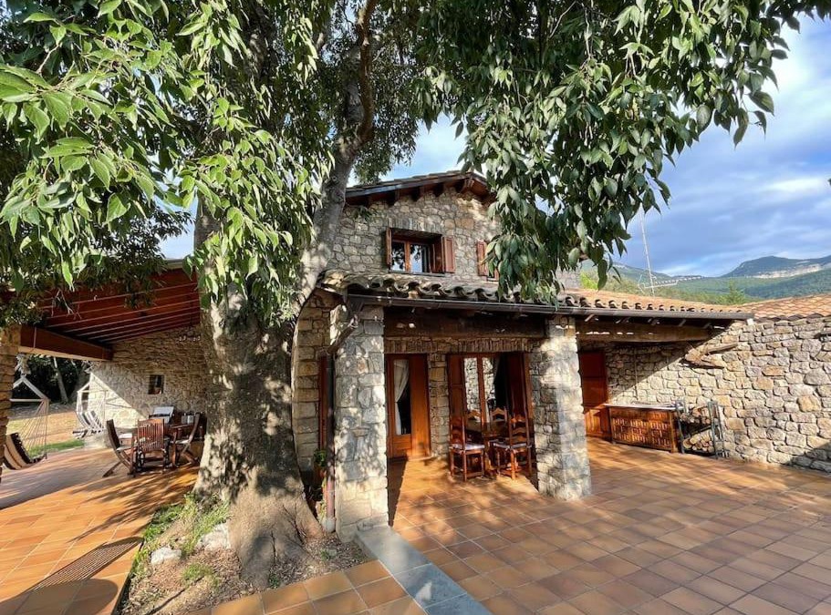 Sales de Llierca Ski Chalet | El Vilarot. La casa de piedra en la naturaleza.