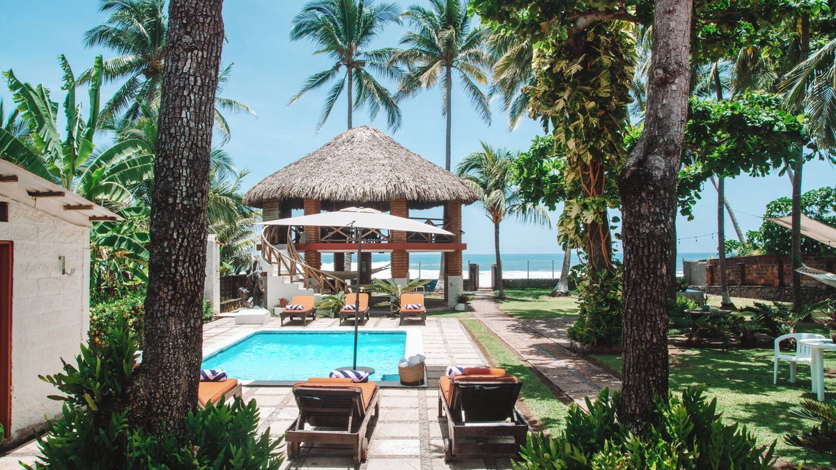 El Zonte House | El Zonte - Casa Tia Tita Special Beach Front Property - Full House