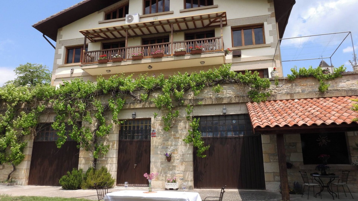 Pobes Cottage | Elai etxea (Apt. Añana) Ideal for groups of up to 9 people.