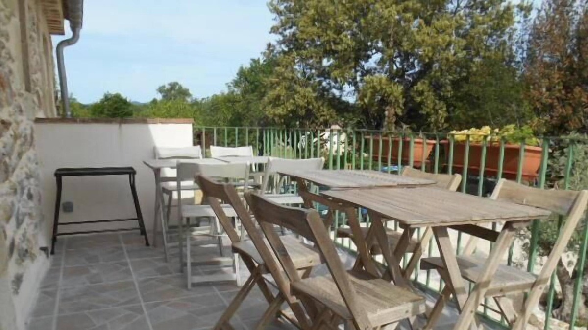 Allegre Les Fumades Apartment | Elaia