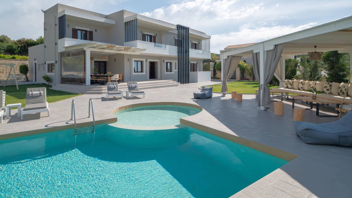 Dafni Villa | Elaida Villa, Spacious, ideal for big groups, 50m2 pool, Shops walking distance