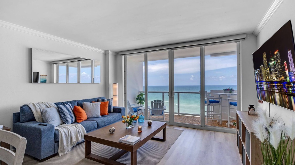 Mid Beach Apartment | Elara Beachfront 2 BRS Direct OceanView w Parking